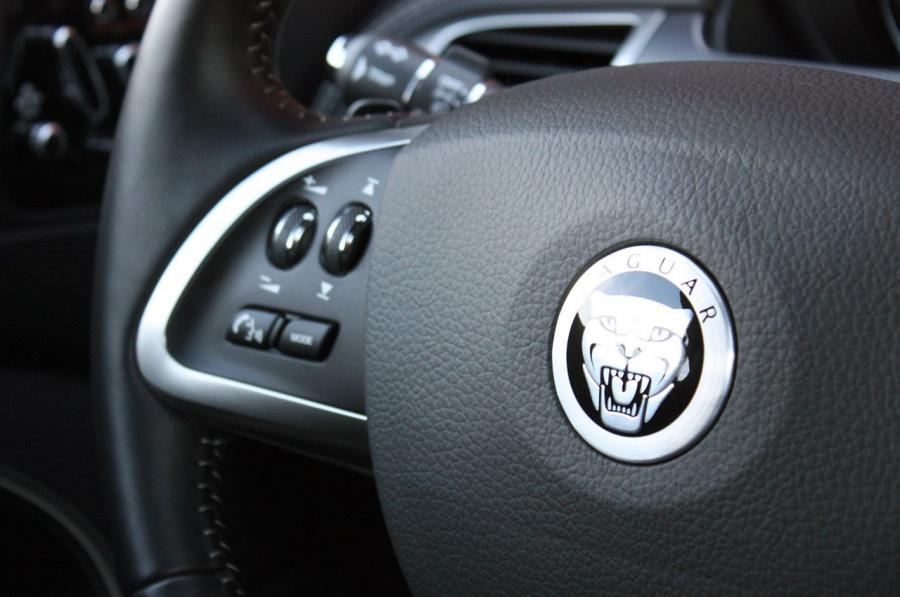  Jaguar XKR-S 2012 года  (фото 21 из 82)